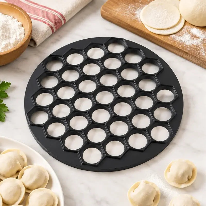 🥟 Készíts pierogit vagy pelmenit másodpercek alatt! 37 darabos forma · Egyetlen prés 37 egyforma darabot eredményez · Hatékony, gyors és könnyen tisztítható!