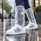 ☔ 【Időszakos 50%-os kedvezmény!】Maximális védelem az eső ellen! Magas szárú, vízálló cipővédő huzatok (40 cm magas)! Vastag, csúszásmentes talp · Strapabíró PVC · Fekete és átlátszó színben kapható!